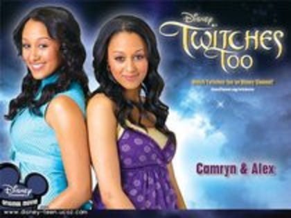 44364722_KKUUCSKIL - twitches too