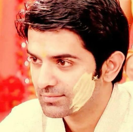 197744_500723473310550_471324196_n - Barun Sobti