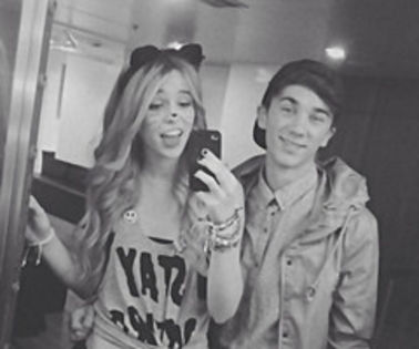 thu - xo_Acacia Clark_xo