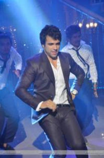 249119_372116966241707_2106849766_n