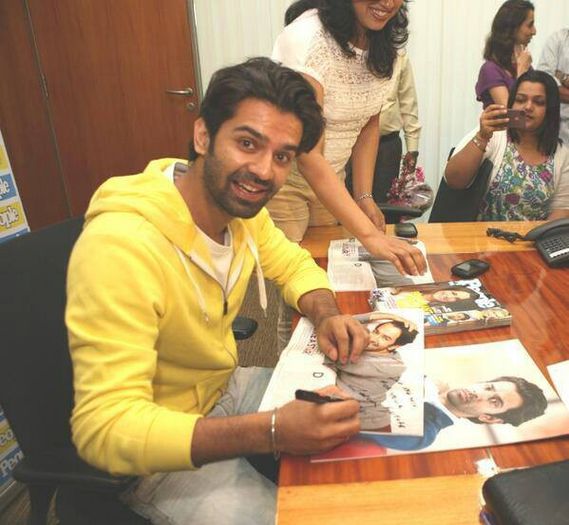 485571_147304102121675_1578991744_n - Barun Sobti