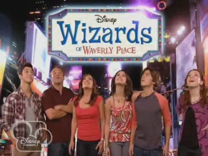 810232 - Wizards  of Waverly Place