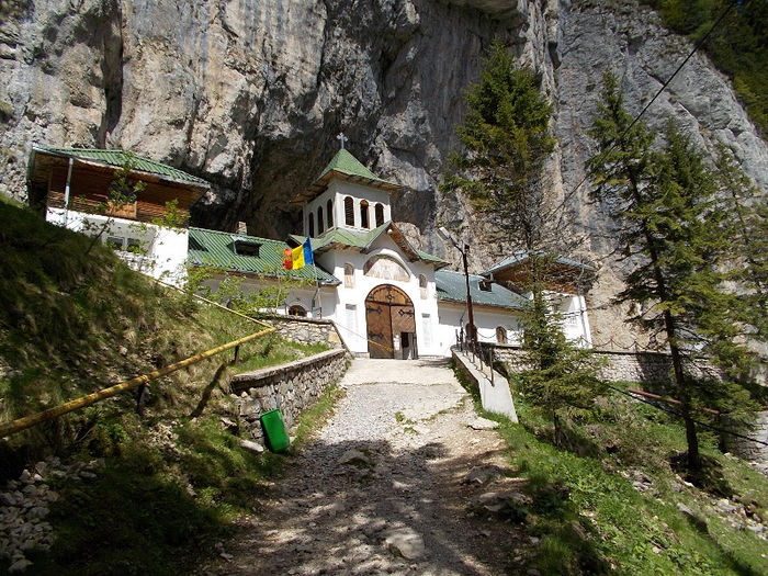 DSCN0035 - Manastirea Pestera Ialomitei