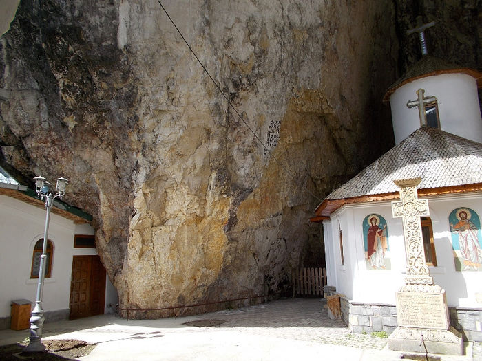 DSCN0040 - Manastirea Pestera Ialomitei