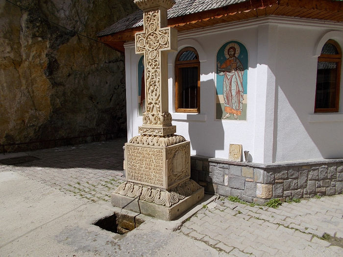 DSCN0046 - Manastirea Pestera Ialomitei