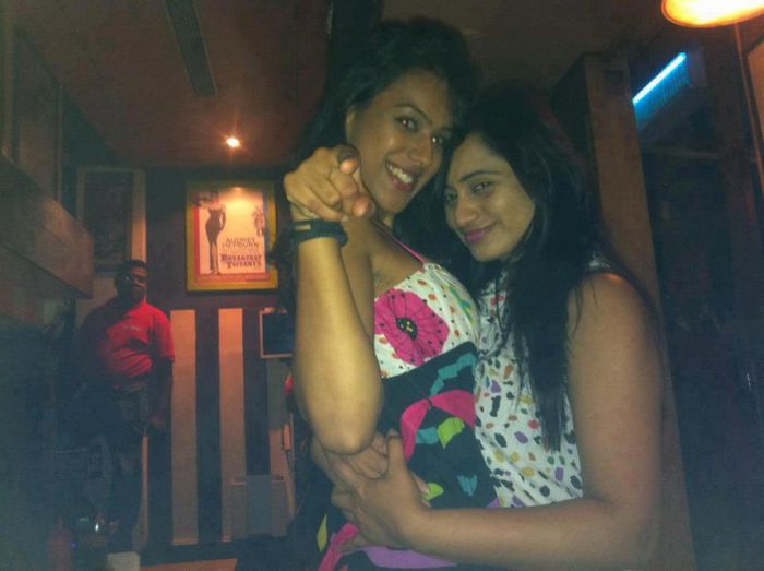 542653_491478217554038_478207380_n - Nia Sharma