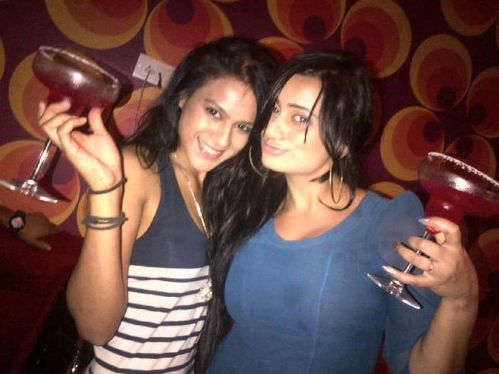 545634_491478454220681_2095863695_n - Nia Sharma