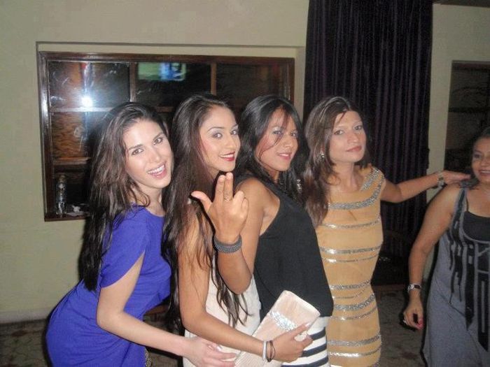 285198_491478384220688_1364875883_n