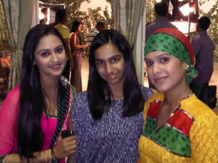 225317_491479537553906_327143392_n - Nia Sharma