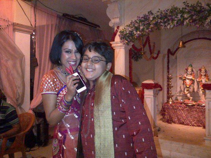 295651_491480047553855_909556708_n - Nia Sharma