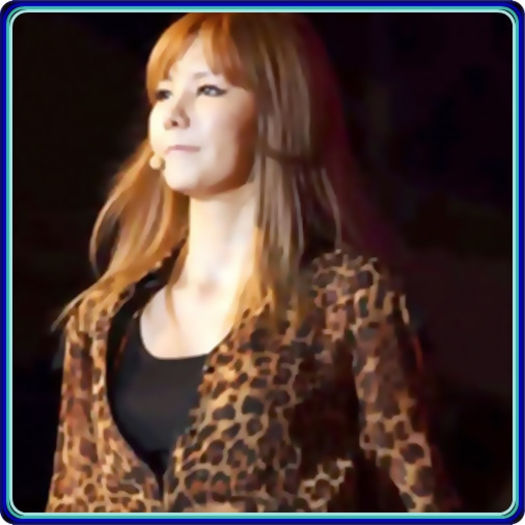 • Din nou..n-ai ce face..:)) Sau..:-? Poate esti gelos..:)) :> - l - x - Episodul 48 - x - l