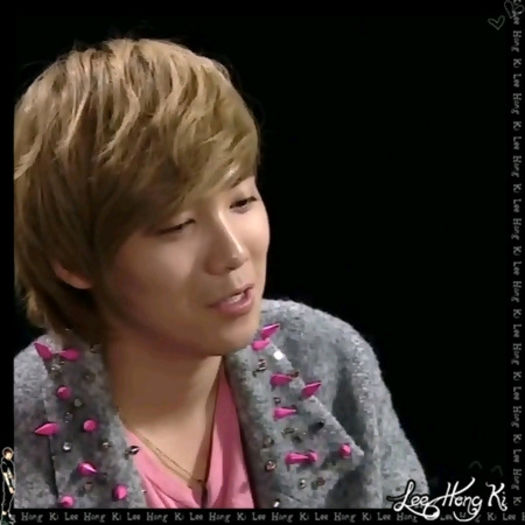 << ...:| ....[incepe sa rada; se intinde pe parchet tinandu`se de burta] ..Mor. :))=)) - l - x - Episodul 48 - x - l