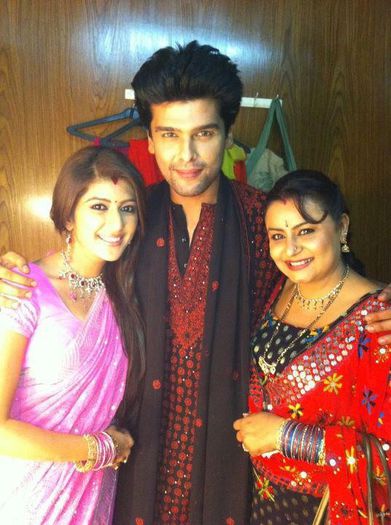 385825_189035434529190_184950792_n - Ek Hazaaron Mein Meri Behna Hain unseen pictures