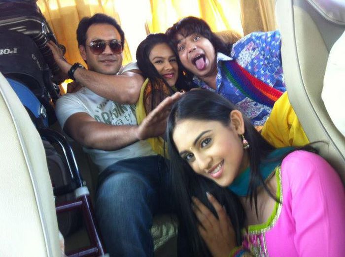 407608_188521217913945_313231203_n - Ek Hazaaron Mein Meri Behna Hain unseen pictures