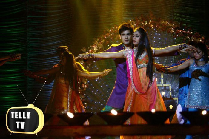 429188_327987940633938_1013898683_n - Ek Hazaaron Mein Meri Behna Hain unseen pictures