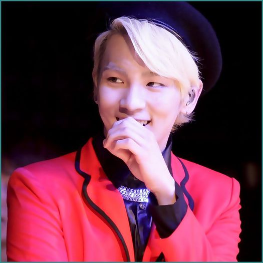 <.> .. Nu stiaii? ;;) .. Eu..stiu totul. :"> .. :)) .. (brb 8-|) .. - l - x - Episodul 49 - x - l