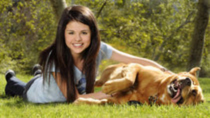 79584368_JTCMZIA3 - selena gomez si cainii ei