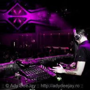 White Nights a venit seful ! Hai sa ii uram bun venit in club. Vreau galagie, cat mai multa galagiee