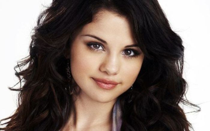 Mama-Selenei-Gomez-este-insarcinata-foto - Selena Gomez 2013