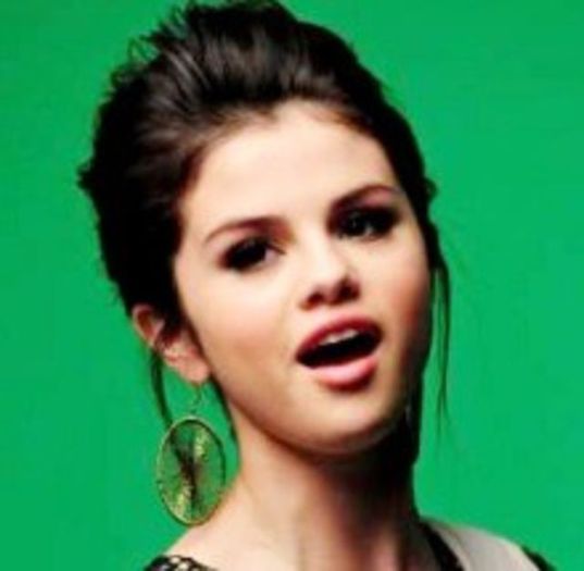 Selena-Gomez-videoclip-Naturally - Selena Gomez 2013