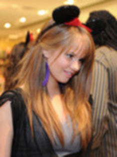 45880097_RDEFGBYAL - cine e fan debby ryan