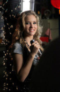 45878833_DVFKXZXHI - cine e fan emily osmet