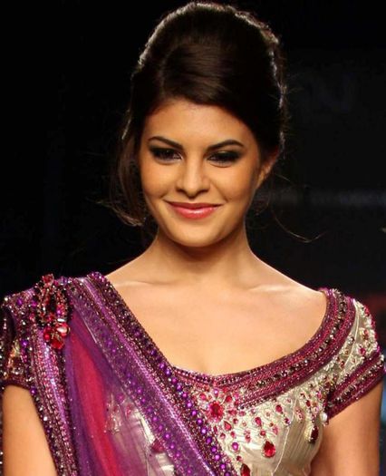 181055_480499898671000_380716910_n - Jacqueline Fernandez 2