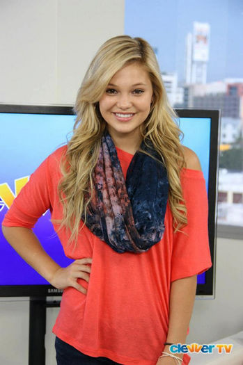 67186_372399516174141_2008205745_n - olivia holt