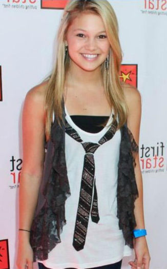 310285_180141452066616_896105667_n - olivia holt