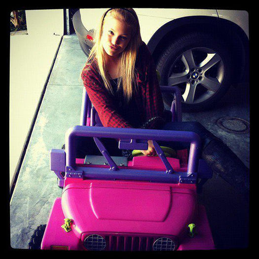 388154_184686231619535_1636115633_n - olivia holt