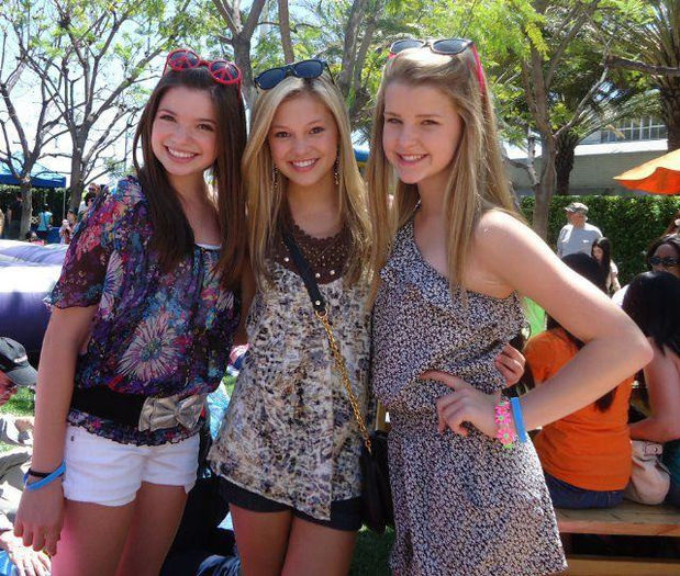 397599_209184949169663_2050821670_n