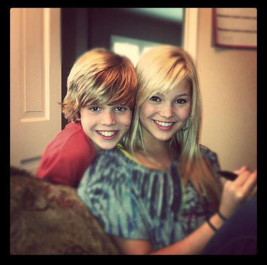 424972_233567420064749_2017375991_n - olivia holt