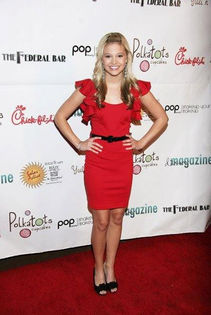 387927_204386176316207_968806393_n - olivia holt