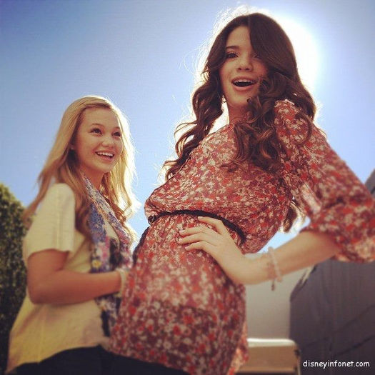 422486_256288434459314_925798119_n