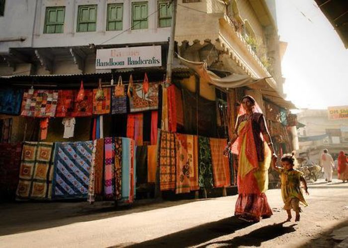 969586_527357573990933_433689544_n - Amazing Colorful India