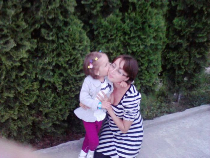 968781_586369671395638_897331843_n