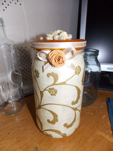 recipient bomboane, cereale, cafea, etc; 25 lei
