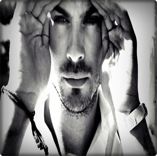 `; ] -tipa- stai acolo k eu fac baie si sunt smexy...-rade;;se baga in dush-