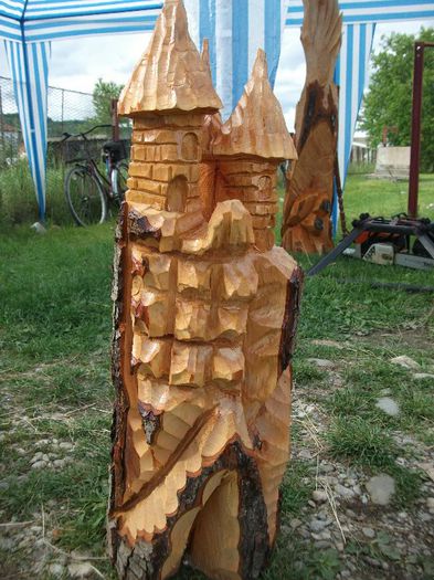 PRINTESA DIN CASTEL - sculptura cu drujba