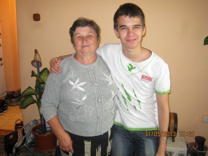 Andrei cu bunica - 31 mai 2013