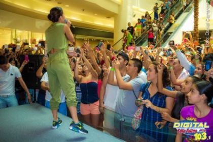  - 2013 05 1-2 - Inna Signing Session in Acapulco
