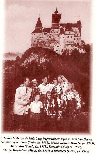 BRAN. Anton de Habsburg si Principesa Ileana cu copiii 1 - Castelul Bran