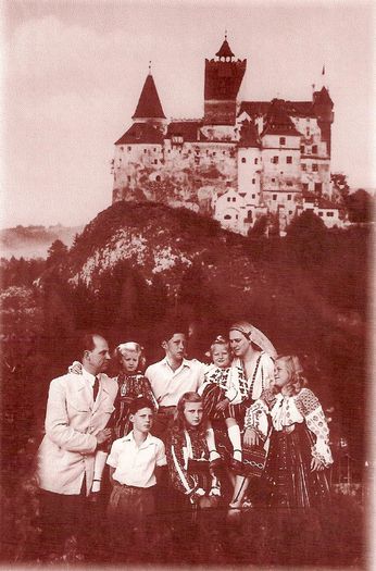 BRAN. Anton de Habsburg si Principesa Ileana cu copiii 2 - Castelul Bran