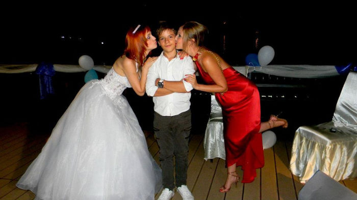 291815_211709175563469_2028675759_n