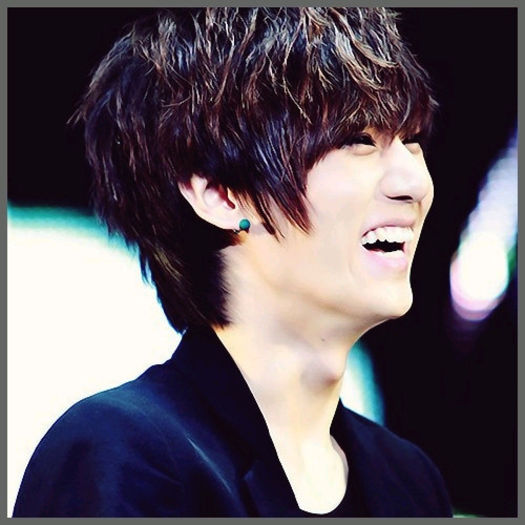 [:)] ..:)) ..Binee.. :3 Foarte bine. Uite ce am aici.. [ridica plasuta].. ;;) - l - x - Episodul 50 - x - l