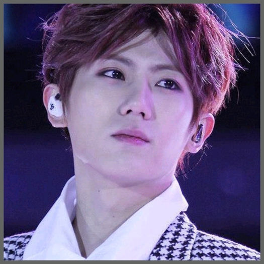 [:)] ..[Se aseaza langa ea] ..:) ..[o imbratiseaza] ..:X :o3