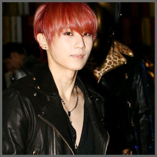 [:)] ..:o3 [o saruta] ..Nu vrei turta? :o3