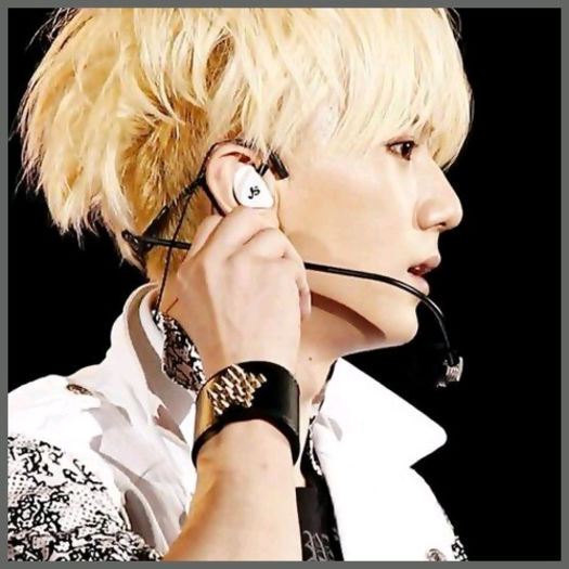 [:)] ..Asa, printesa stiee :o3 ..[ii da turta] ..:o3 Dulce? ..:o3