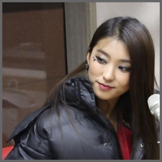 [:)] (isi ridica capuul si se uita la el) Oppa,dute sus si odihneste-tee.:). - l - x - Episodul 50 - x - l