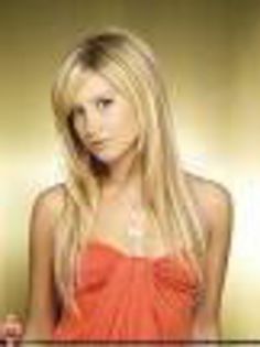 6 - alegeti o poza neocupata cu ashley tisdale